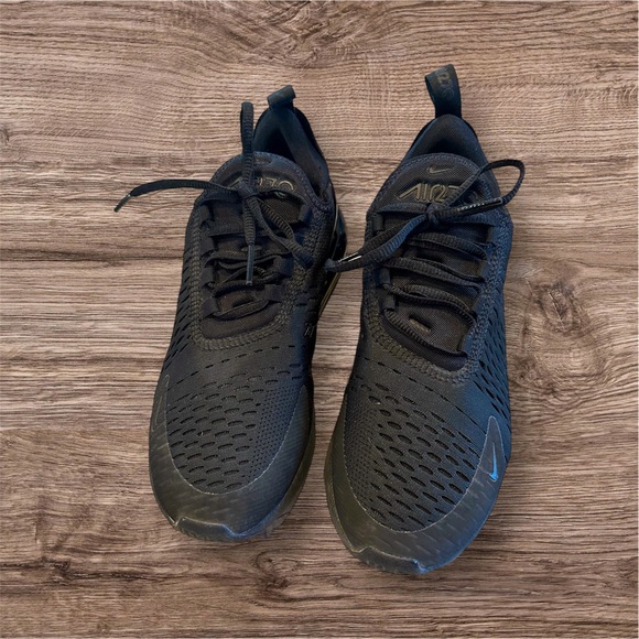 Women’s size 8.5 Nike Air Max 270. - Picture 1 of 4